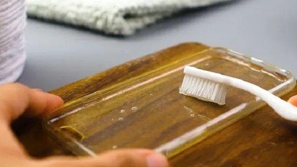 手机壳发黄怎么办？真正有用的解决方法只有一个