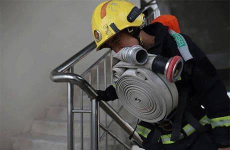 消防员考核：体能、技能与素质的多重考验