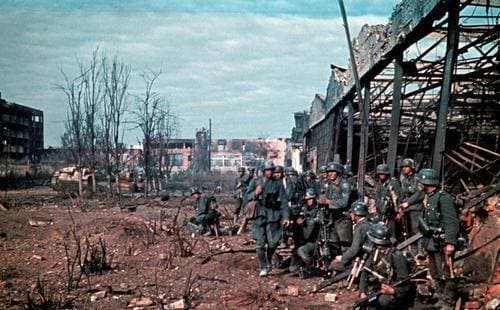 1942年，德国A、B集团军群在东线三大方向对苏联的战略态势分析