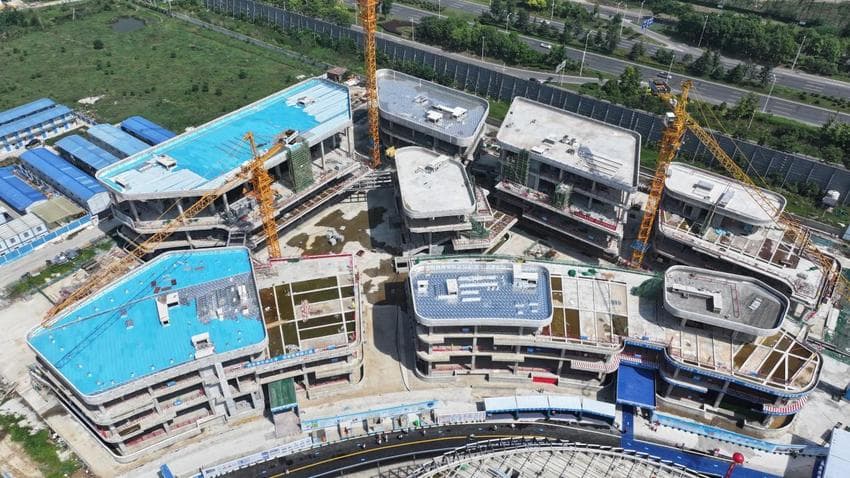 襄阳建筑工地启用新能源渣土车、施工机械