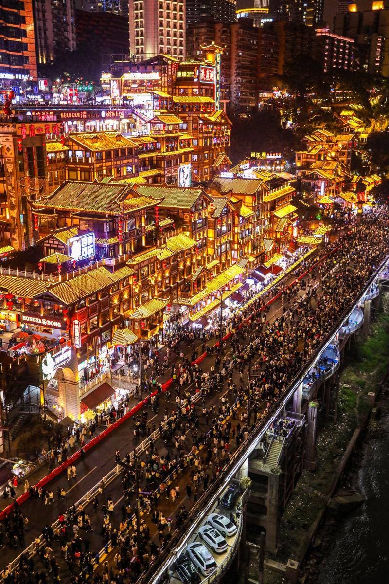 洪崖洞夜景美得像动画片，你觉得重庆夜景能打几分？