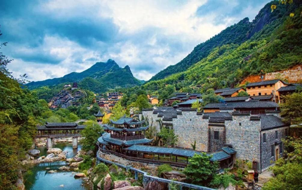 婺女洲、望仙谷和葛仙村江西三大夜景，每个地方都有独特的美景和文化内涵