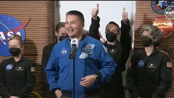 四名志愿者在 NASA 火星模拟舱生活一年后成功出舱，身体未出现重大问题