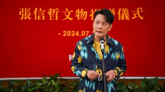 张信哲向上海博物馆捐赠个人收藏：10件旗袍及2件清代女服入藏