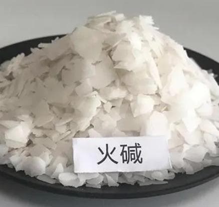 正确使用火碱：从防护到储存的安全指南