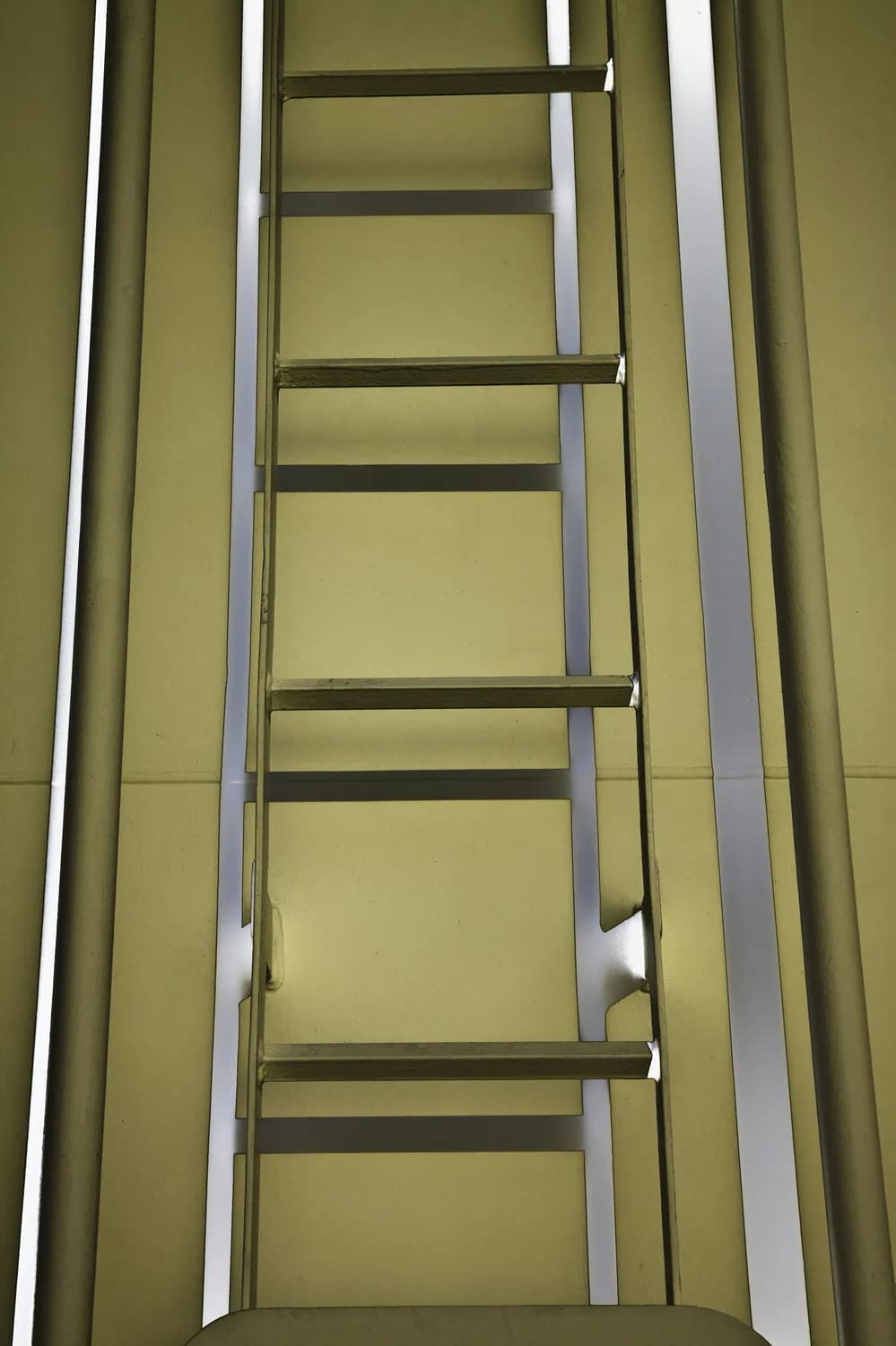 医用病床梯：医院建筑设计的安全守护者