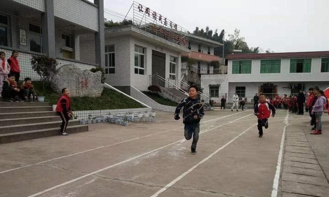 小学二年级200米跑步技巧教学？如何提高跑步速度和耐力？