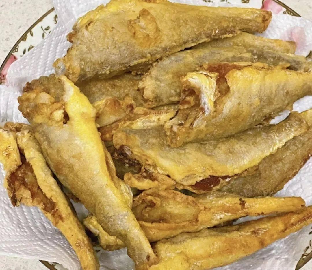 炸小黄鱼，用面粉还是淀粉？牢记这3招，不吸油不回软，又酥又脆