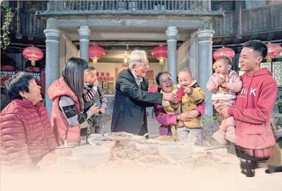 一包祝福寄温情（新春走基层）