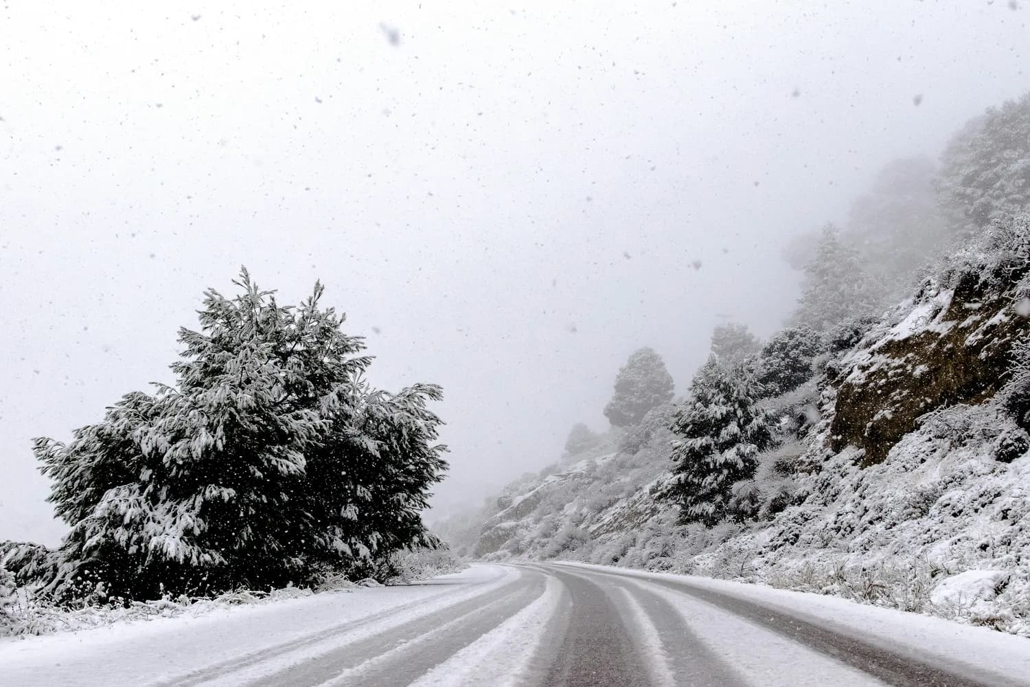 阿禾公路冬季自驾游攻略：新疆最美冰雪之旅