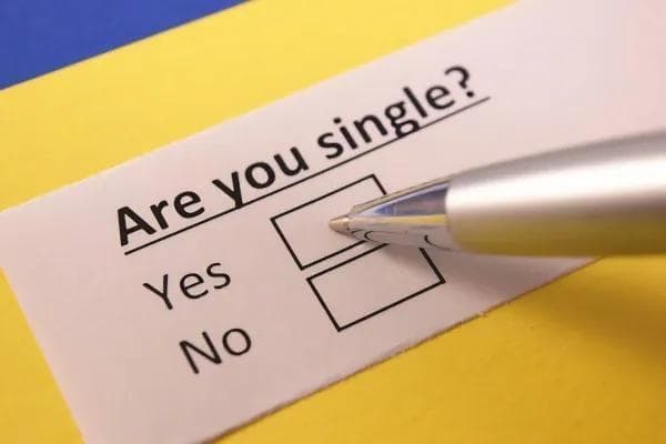 长期单身的人过得好吗？一项7.7万人研究揭示答案