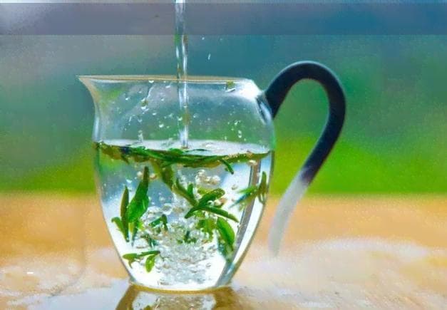 清热润肺茶：专家推荐的五款养生饮品
