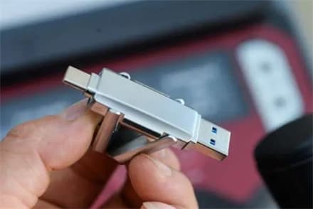 USB 3.0接口能否连接USB 2.0设备？