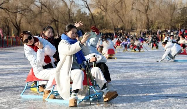 圆明园2025冰雪季：8000㎡冰场开放，八大项目任选