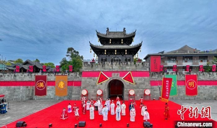 全国上千名汉服爱好者齐聚四川阆中 沉浸式体验国风魅力