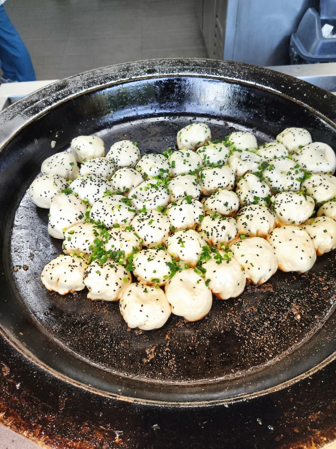 大壶春生煎、国际饭店蝴蝶酥：上海百年老字号里的城市记忆