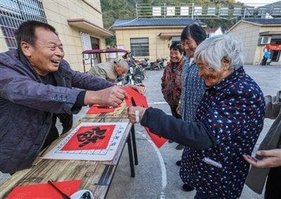“银龄行动”：700万志愿者服务4亿群众，助力社会和谐