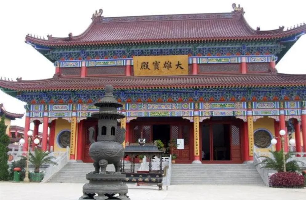 大雄宝殿：佛教建筑艺术的集大成者