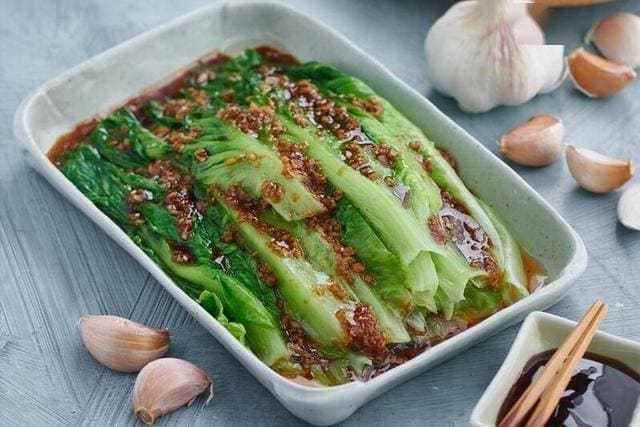 做蚝油生菜，最忌直接焯水，教您1招，颜色翠绿不发黄，脆爽鲜香