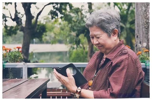 “人过七十不上坟”，到底有哪些含义？家里有老人的都劝着点吧