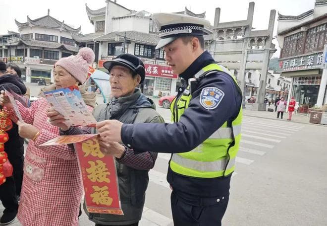 平安春运 交警同行 | 聚焦“重点群体”精准宣教 筑牢交通安全“生命线”