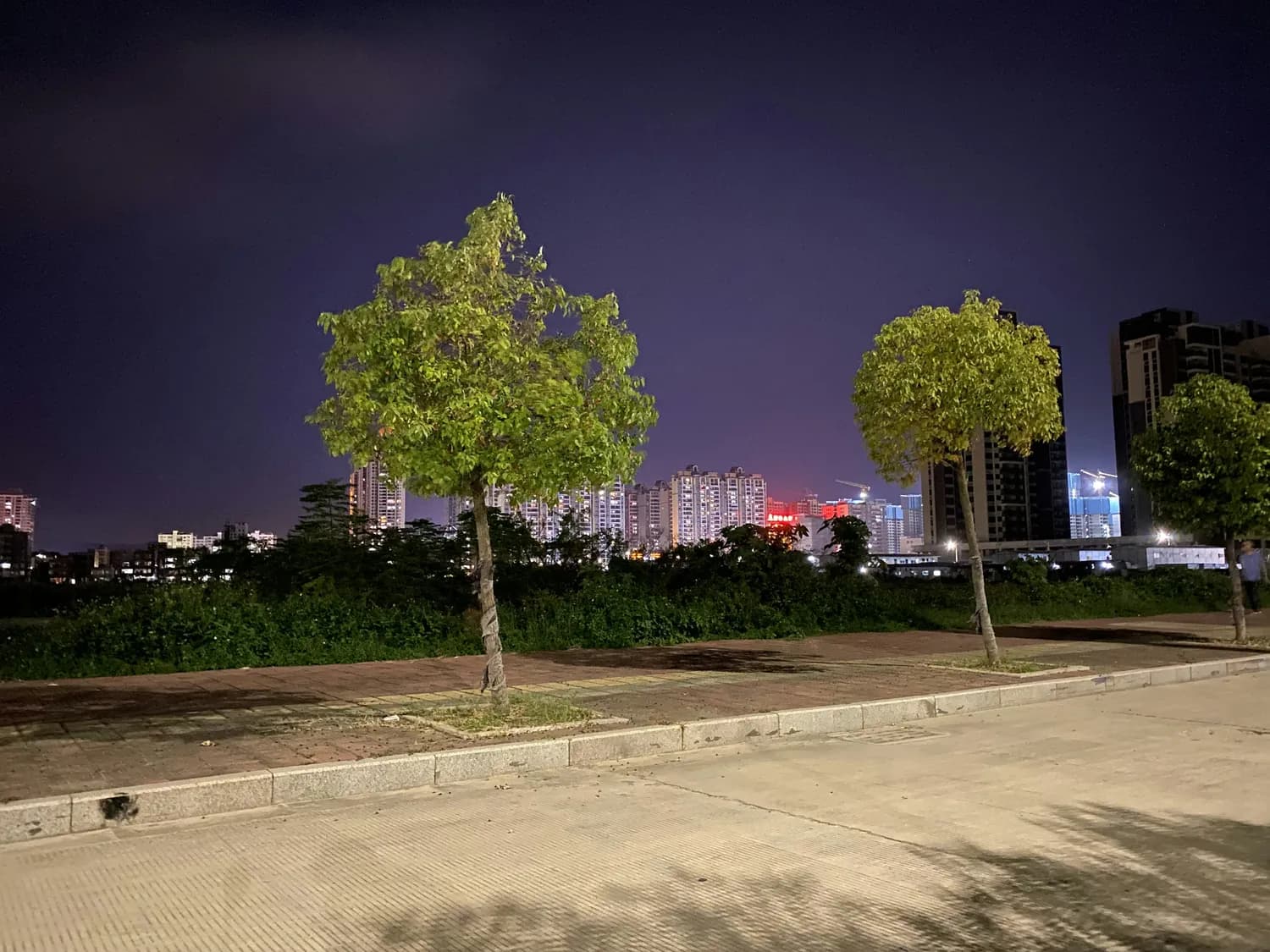 安阳地摊经济新动向：夜市火爆来袭！