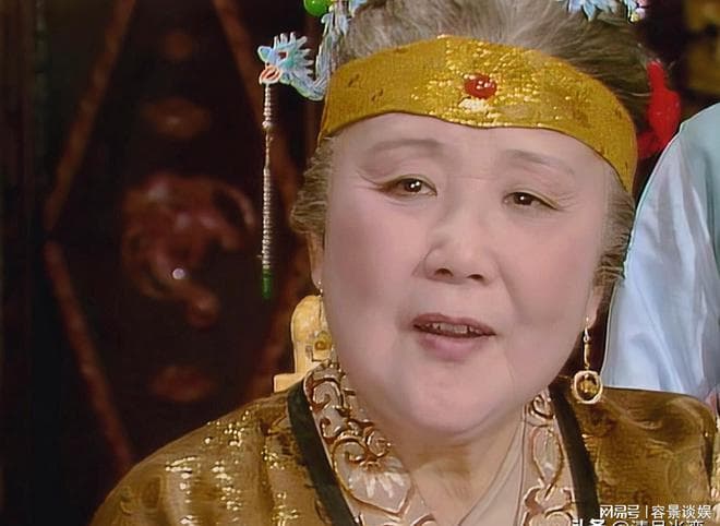 众版《红楼梦》贾母形象对比：李婷版为何成经典？
