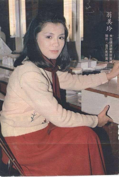针织开衫秋冬穿搭指南：从翁美玲到现代博主的搭配秘诀
