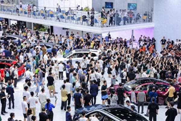 “整合重组”与“合并终止”同屏出现 全球车市为何迎来密集调整期