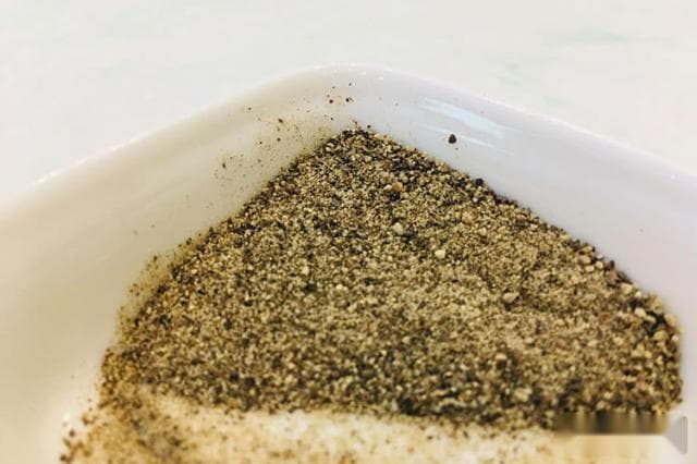 胡椒粉应该怎么挑选,做什么菜可以放胡椒粉