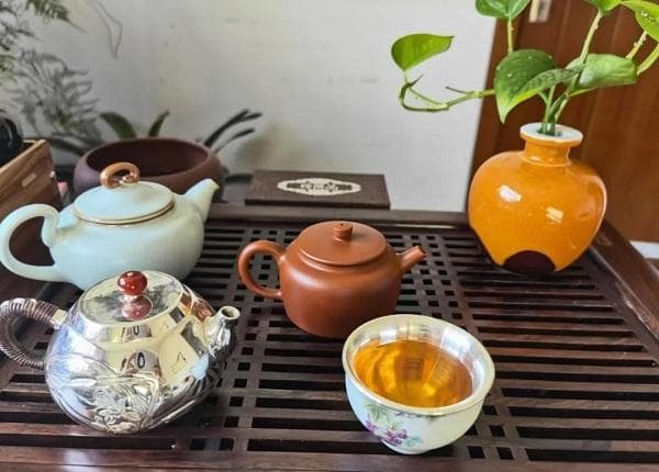 朱泥壶养护指南：如何焕发其温润如玉之美