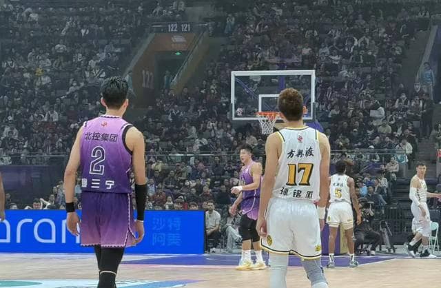 浙江广厦男篮调整教练组+外援，提升实力备战深圳功勋外教加盟