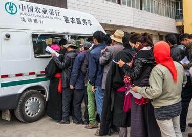 如何理解短期资金的流动特性？这种流动特性如何影响市场？