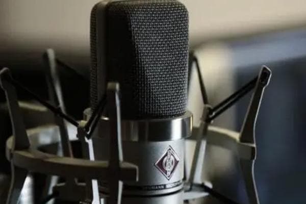 播音发声技巧：从呼吸到口部操的全面训练指南