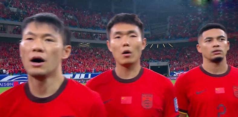 伤病困扰下，国足主场追求胜利：中场人选调整
