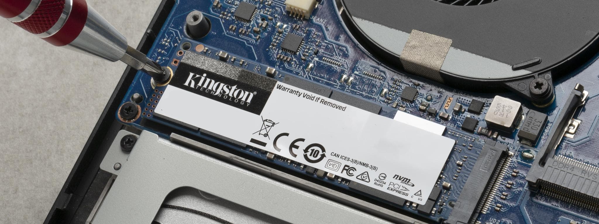 如何安装 M.2 PCIe NVMe 固态硬盘