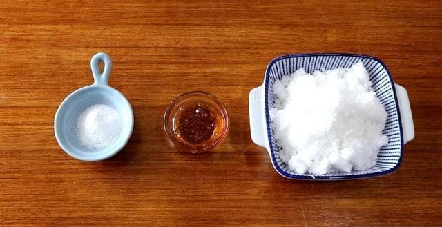 童年最爱吃的蜂窝糖这样做，吃起来脆脆的，酥酥的，不发硬