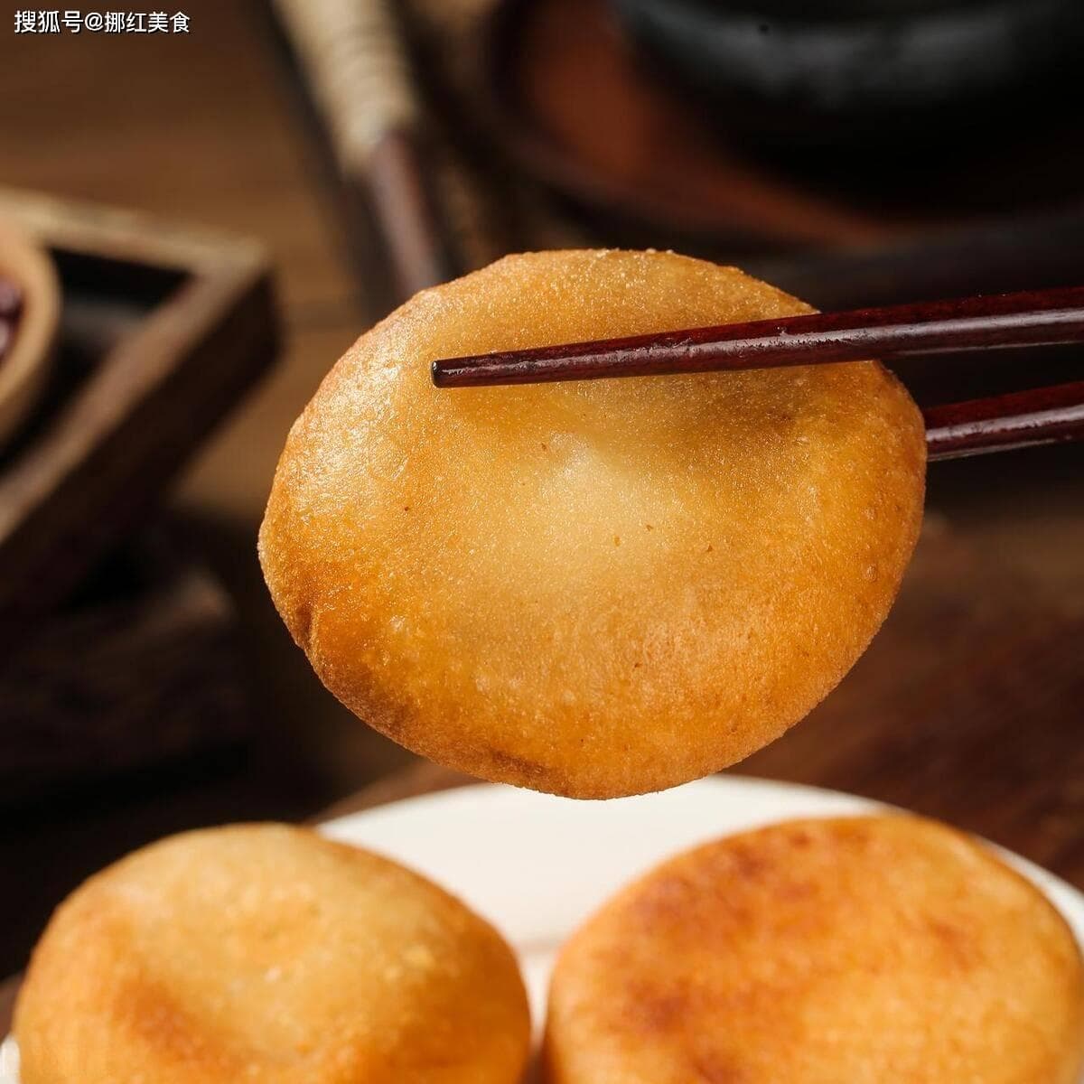 炸糖糕制作教程：开水烫面成就外酥里糯的甜蜜美味