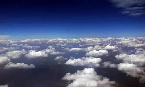 既然热空气下降热空气上升，那为什么越往上越冷?
