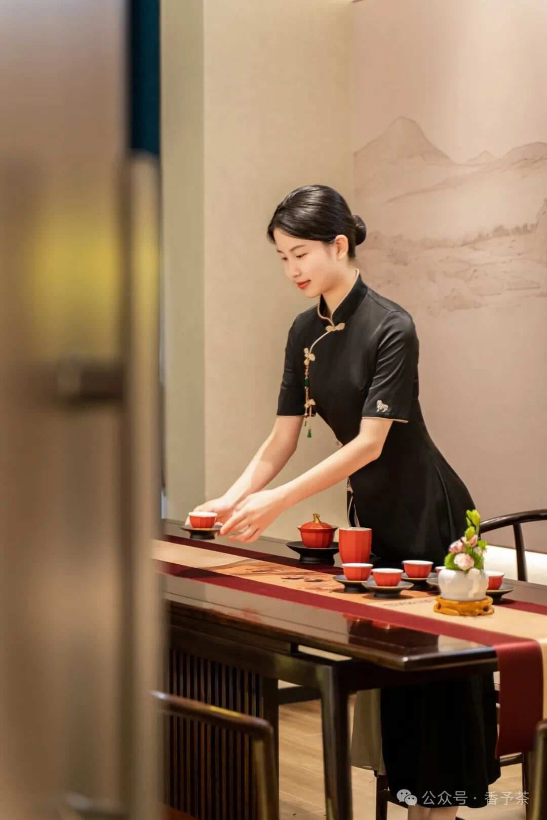 一文讲透【喝茶的礼仪】，现代饮茶的正确礼仪与禁忌