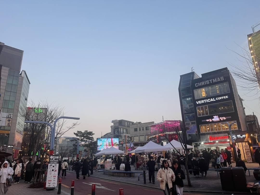 韩国首尔出“催婚”政策 结婚就奖100万韩元 能解决结婚率下滑吗？