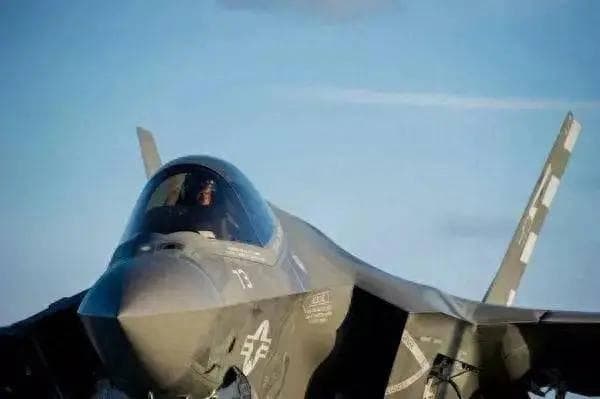 F-22与F-35的能力与成本对比