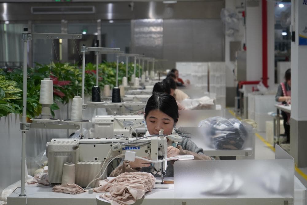 备展忙！第四届潮汕服博会前夕 汕头纺织服装企业火力全开迎盛会
