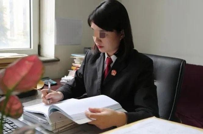 女法官遇害案引发思考：司法公正与人性关怀如何平衡？