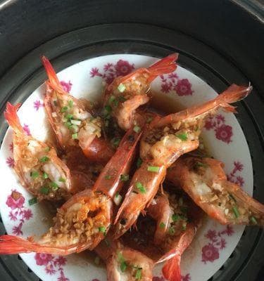 蒜蓉蒸龙虾的做法（香脆美味）
