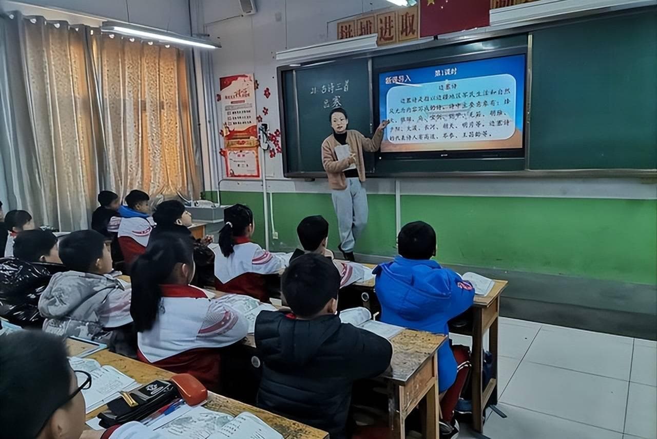 孩子上小学三年级后，一定要多读3类书，初中后更容易逆袭成学霸