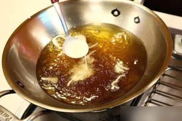 炸制美食必修课：如何精准控制油温
