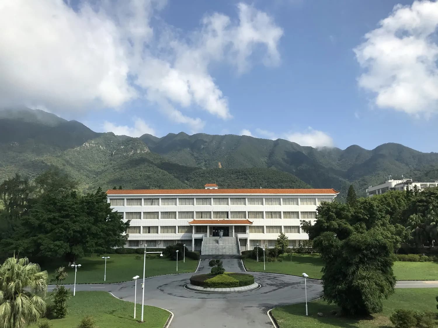 高铁直达三清山，住进豪华酒店体验道教名山