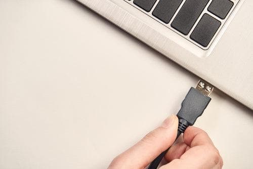 如何将笔记本电脑连接到电视 HDMI