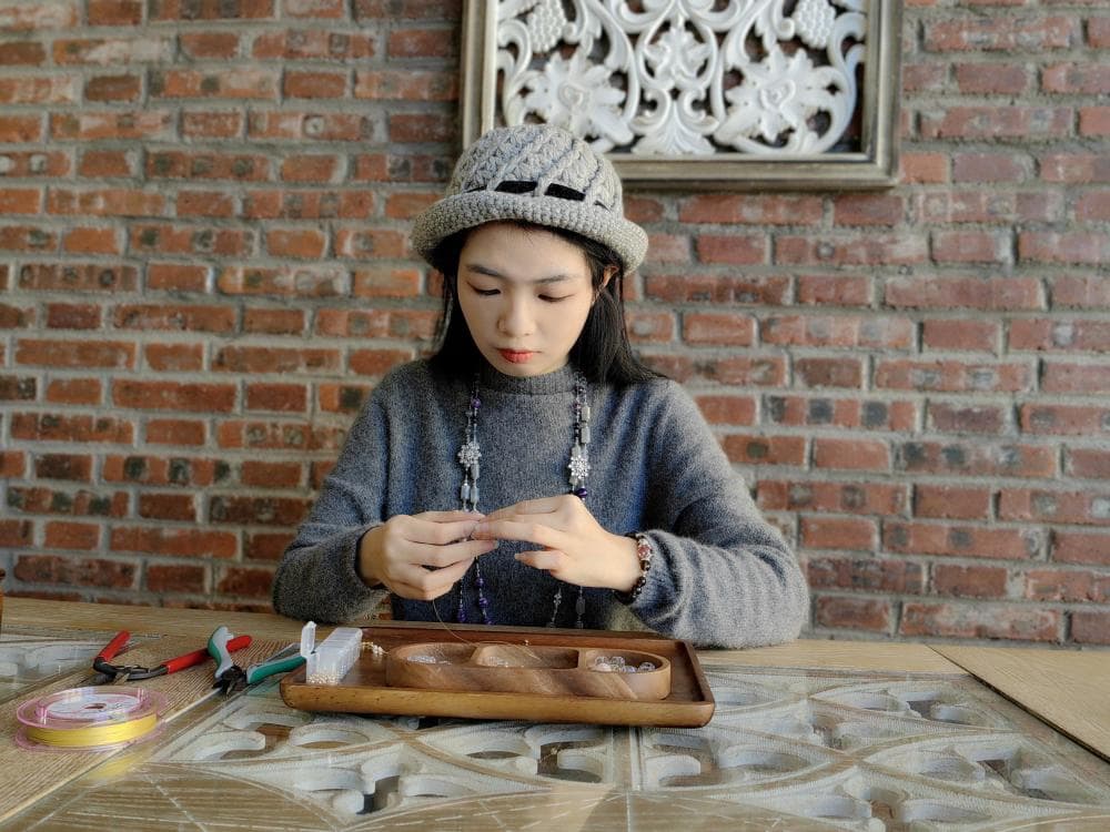"95后"创业者刘梓懿：用珠宝设计展现佛冈魅力